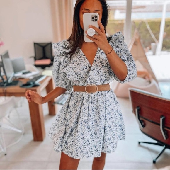 H&M Dresses & Skirts - H&M Delicate Floral Cottegecore Puff Sleeve Flounce Trim Dress - M